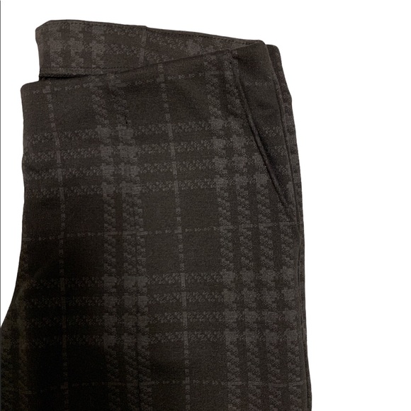 HUE- Legging Pant 26” inseam - Picture 4 of 5